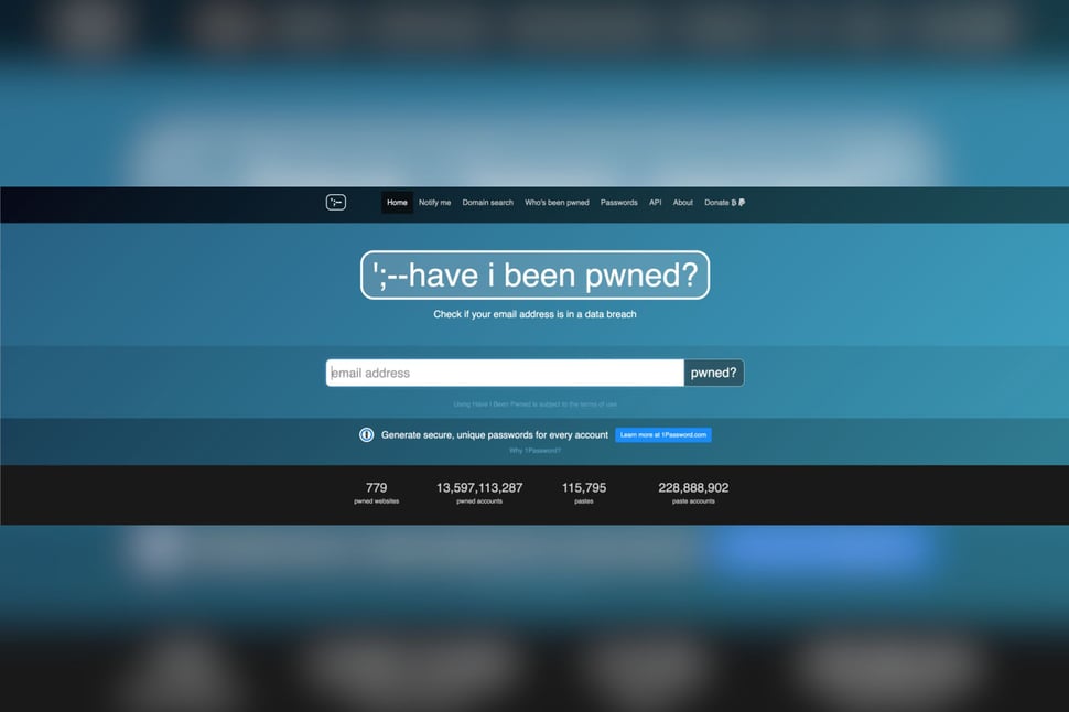 Screenshot van de website 'Have I Been Pwned', waarop gebruikers hun e-mailadres kunnen invoeren om te controleren of hun gegevens zijn gelekt.