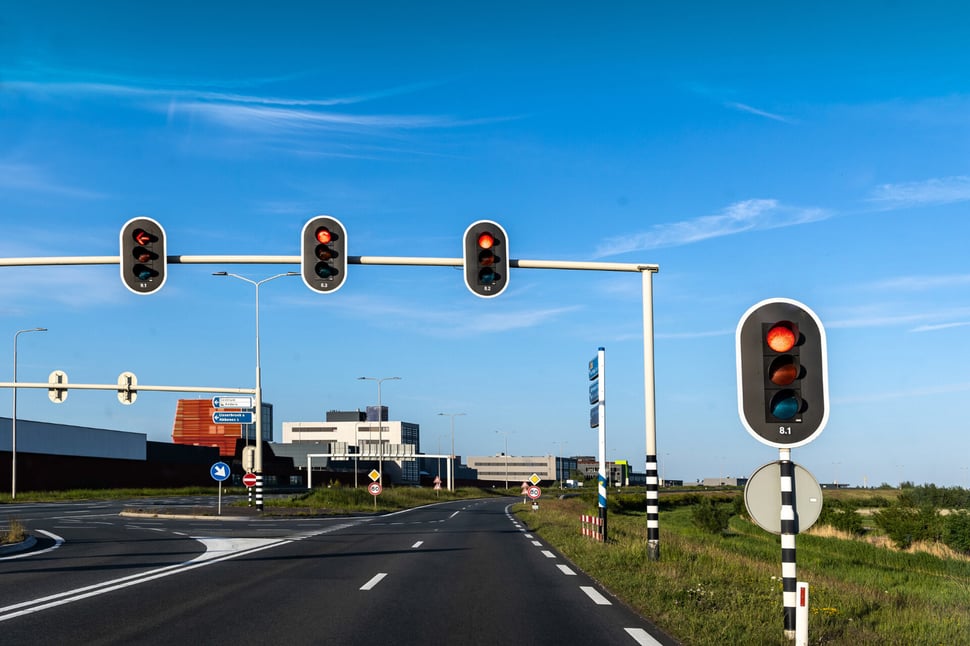 Verkeerslichten als metafoor voor hoe C-level management in een organisatie beslissingen neemt.