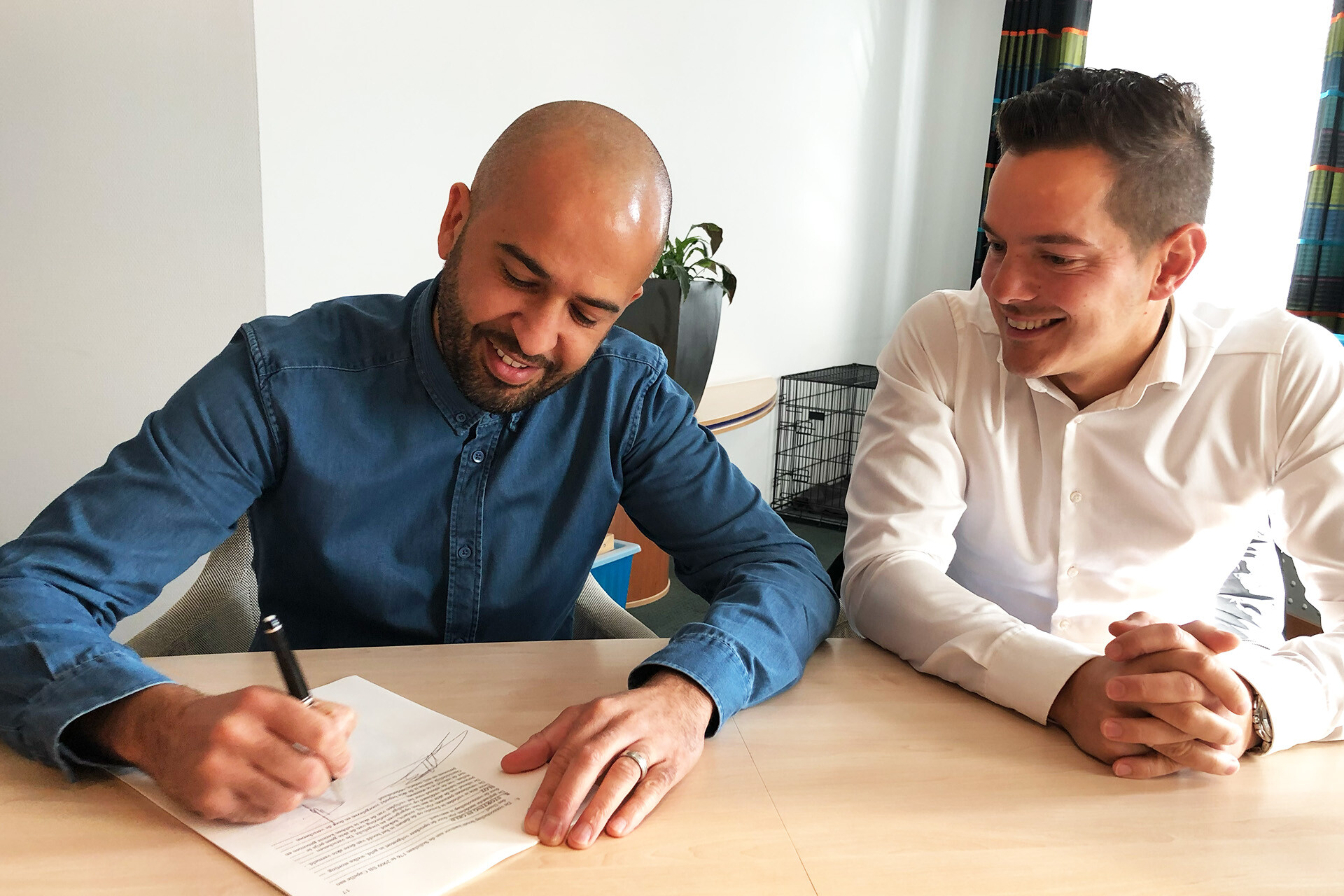 Het tekenen van het contract en daarmee de oprichting van Behaav in 2019.